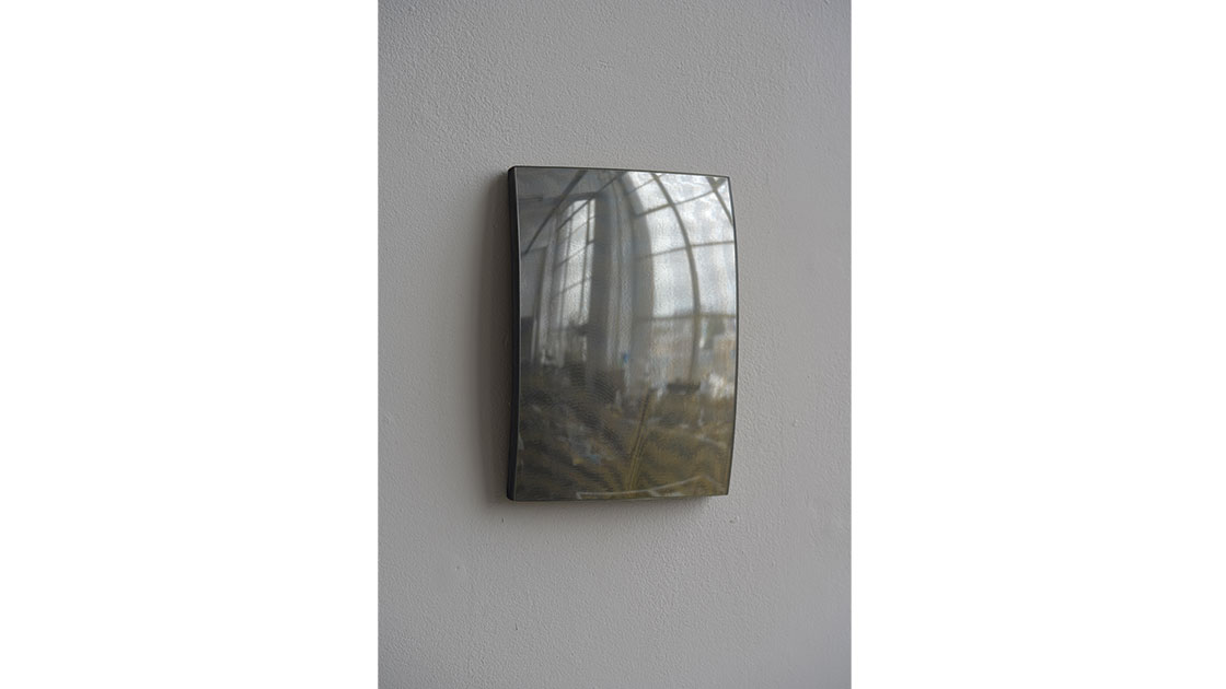 Untitled Silk (shifting dune) #1, 2021, silk on antique convex mirror and plywood, 24.4 x 17.5 x 3 cm, courtesy CHAUFFEUR