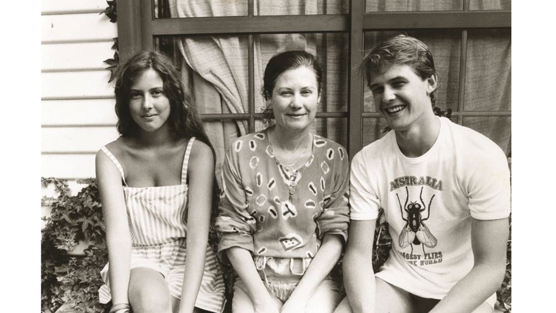 Valerie Marshall Strong Olsen  with Tim and Louise Olsen, Pearl Beach 1983, photographed by John Lewis