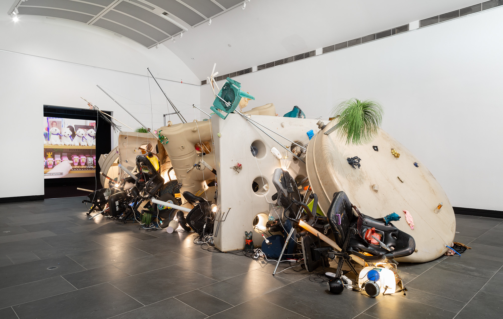 E Zanelli + E-Scott-20260223 Biennial Installation SRGB 2000px Photo Saul Steed 0Z2Y2953